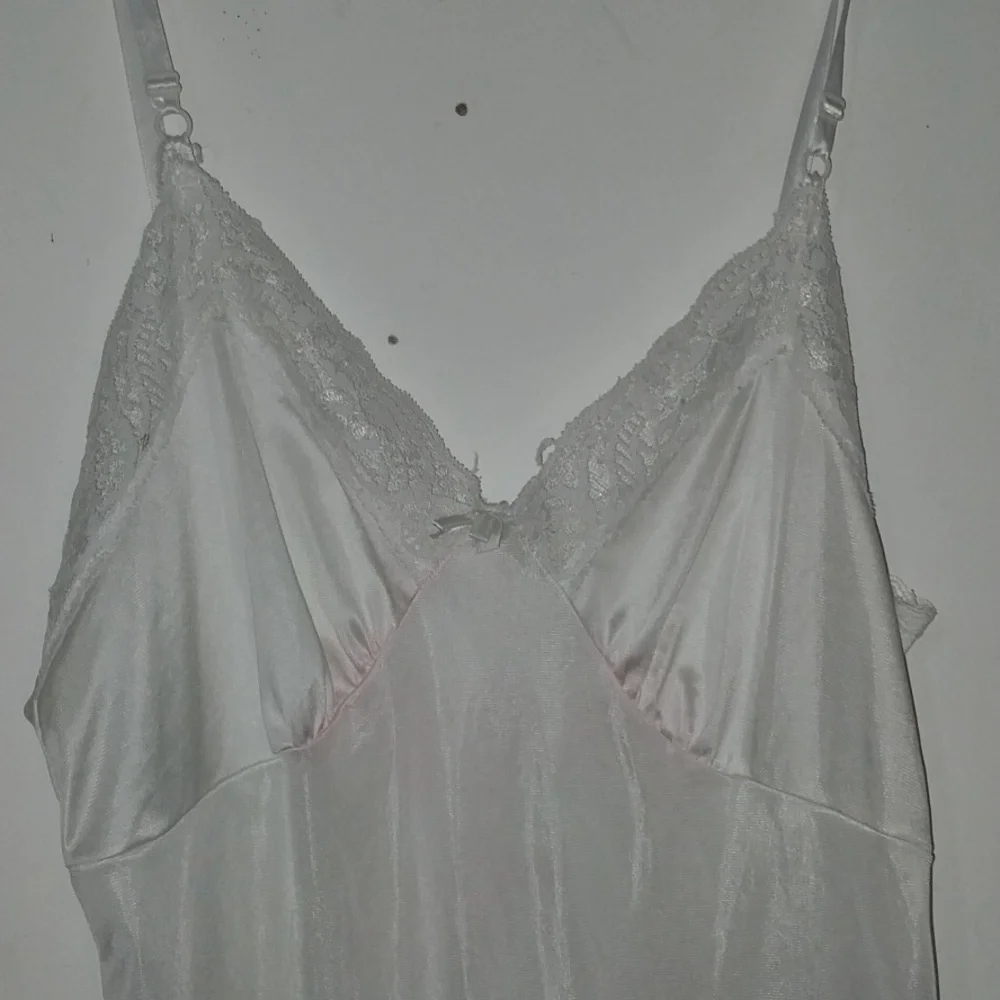 Adonna - Picture 2 of 5